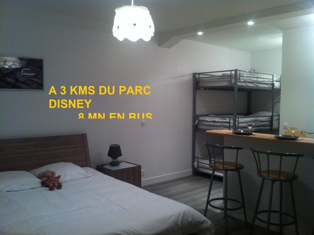Gîtes Poirier Bazin Montry Exterior foto